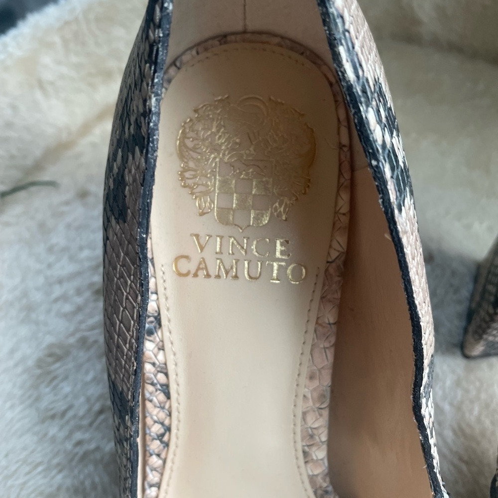 Vince Camuto Woman’s Faux Snake Pumps in SZ 8.5/EU39 Shoes are gorgeous - Picture 8 of 10